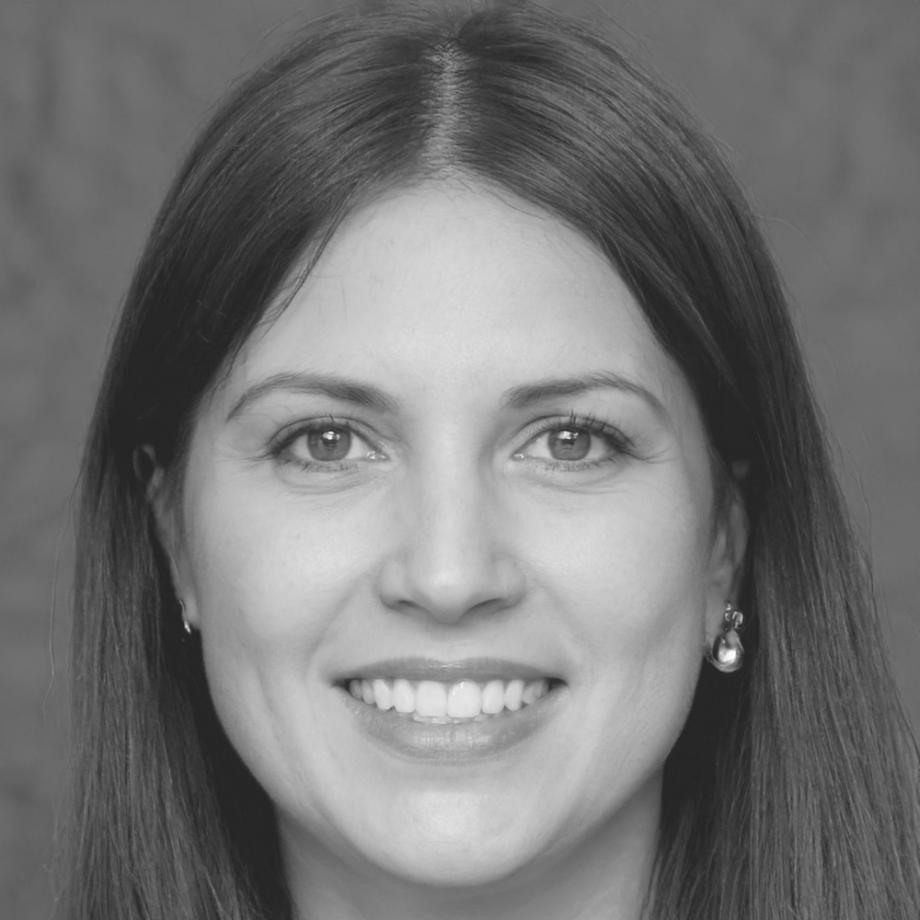 Mariana Costa, Consultora Empresarial
